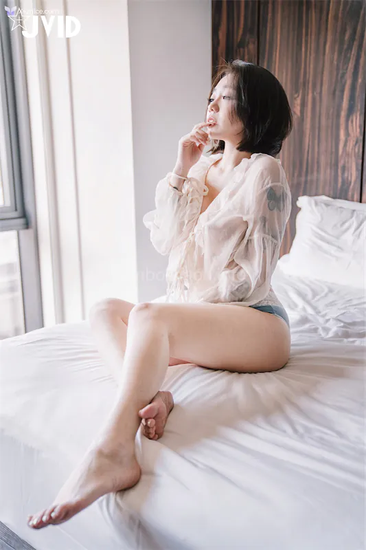 JVID-Ya-Jie-Ni-Jue-Dui-Mei-Kan-Guo-De-Chao-Qing-Chun-Cong-Liang-Ban-ENai-Ya-Jie-.Jue-Mei-Ren-Qi-Zai-Qing-Se-Zai-Ni-Mian-Qian-Ye-Zhi-Neng-Liang-Tui-Kai-Kai-56-thumbnail
