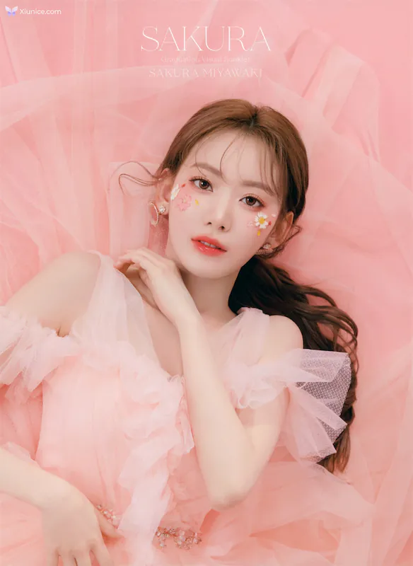 Sakura-Miyawaki-Gong-Xie-Xiao-Liang-Graduation-Visual-Booklet-1-thumbnail
